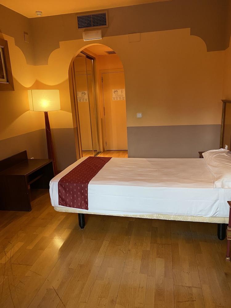 Hotel Fuente Las Piedras Кабра Екстер'єр фото