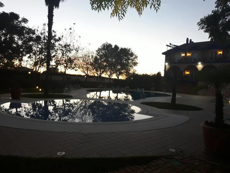 Hotel Fuente Las Piedras Кабра Екстер'єр фото