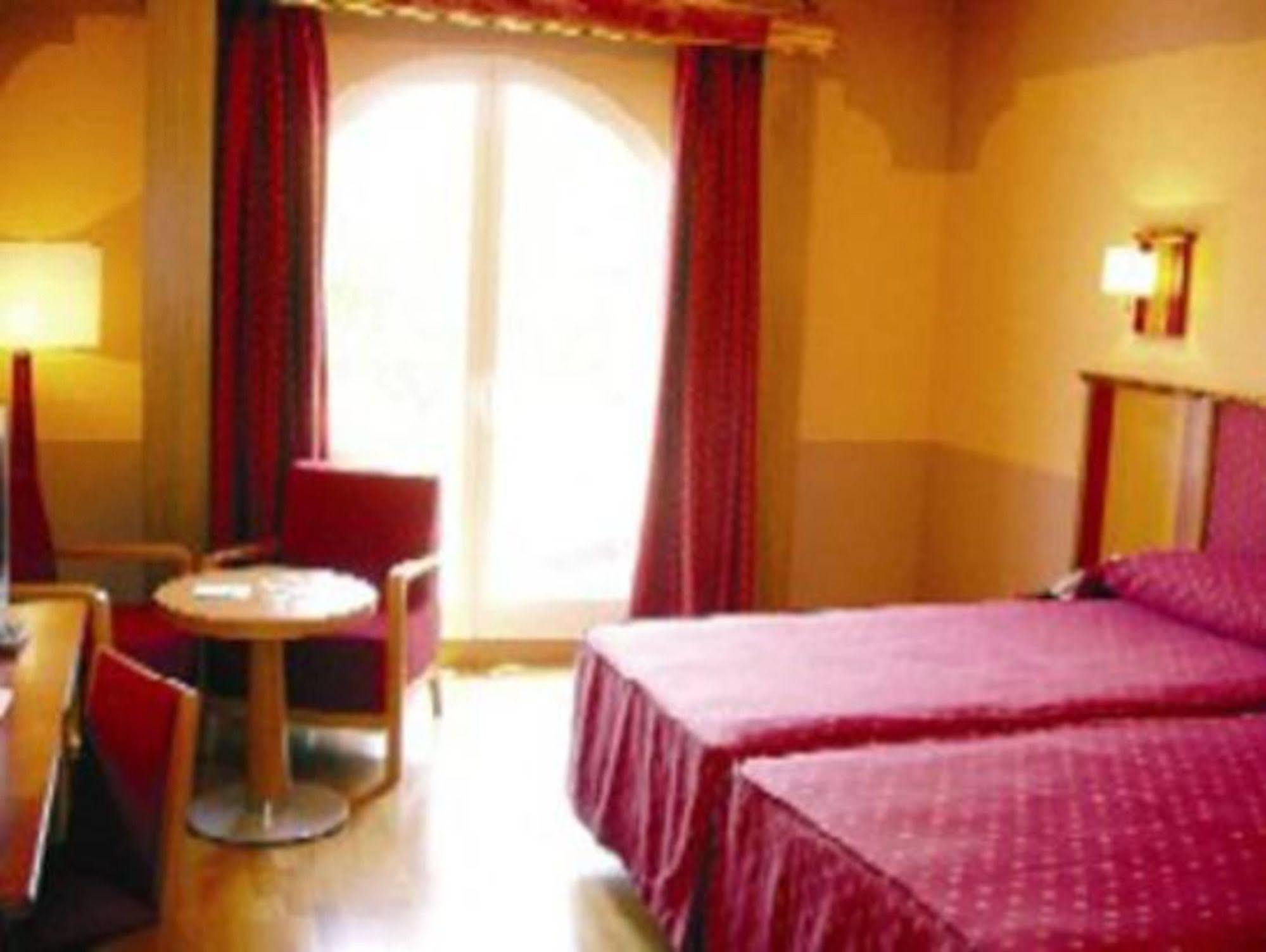 Hotel Fuente Las Piedras Кабра Екстер'єр фото