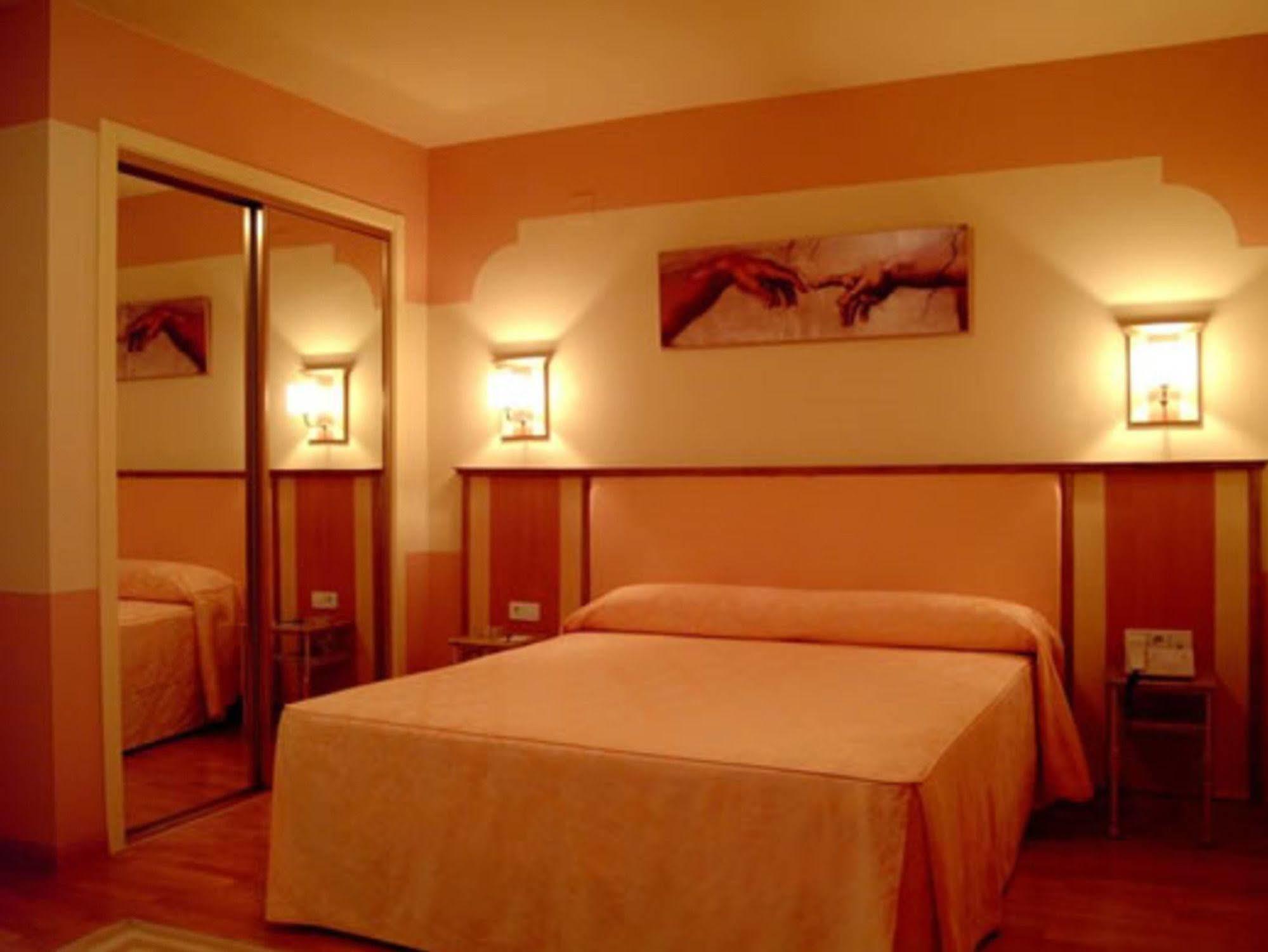 Hotel Fuente Las Piedras Кабра Екстер'єр фото