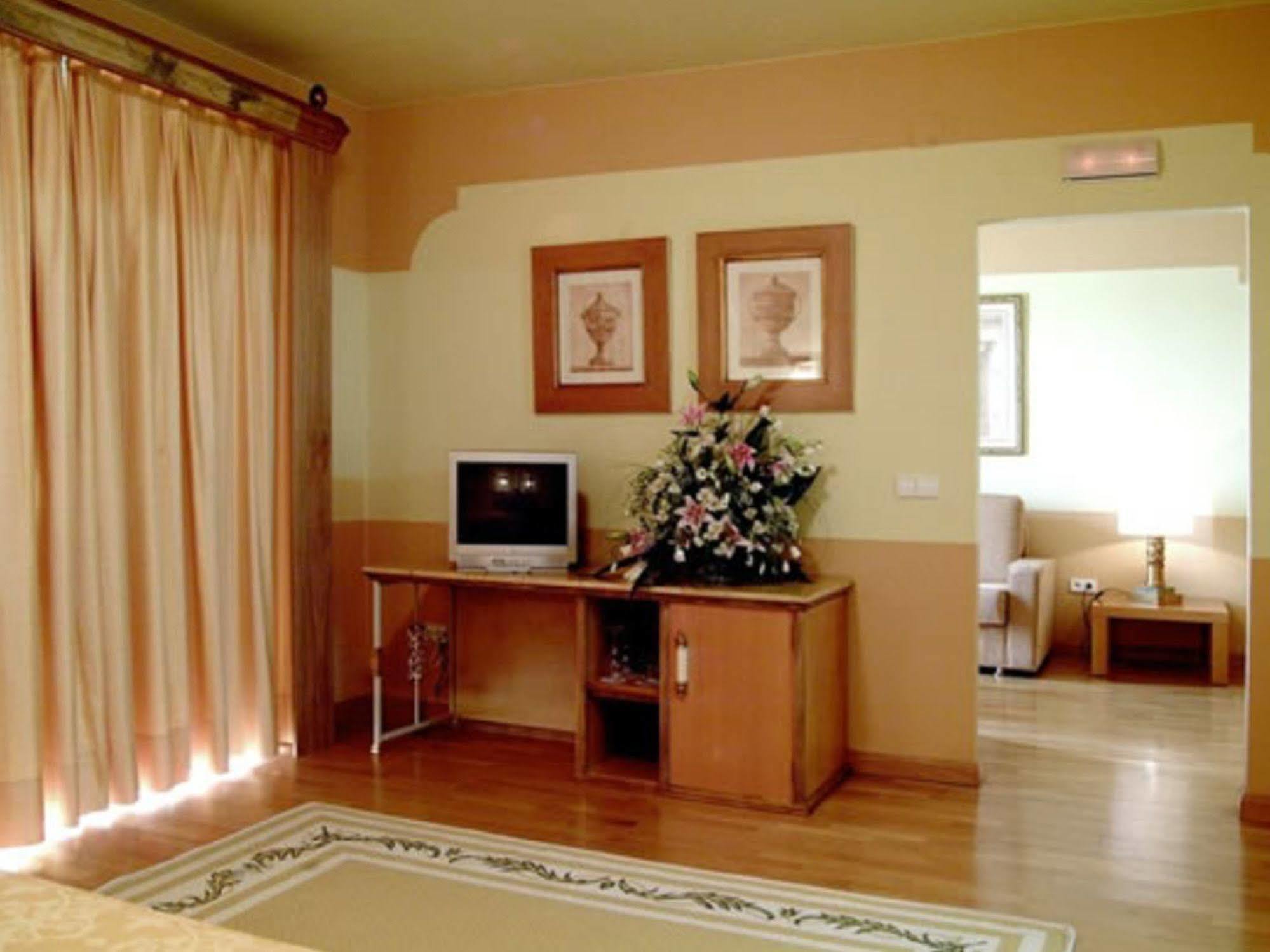 Hotel Fuente Las Piedras Кабра Екстер'єр фото